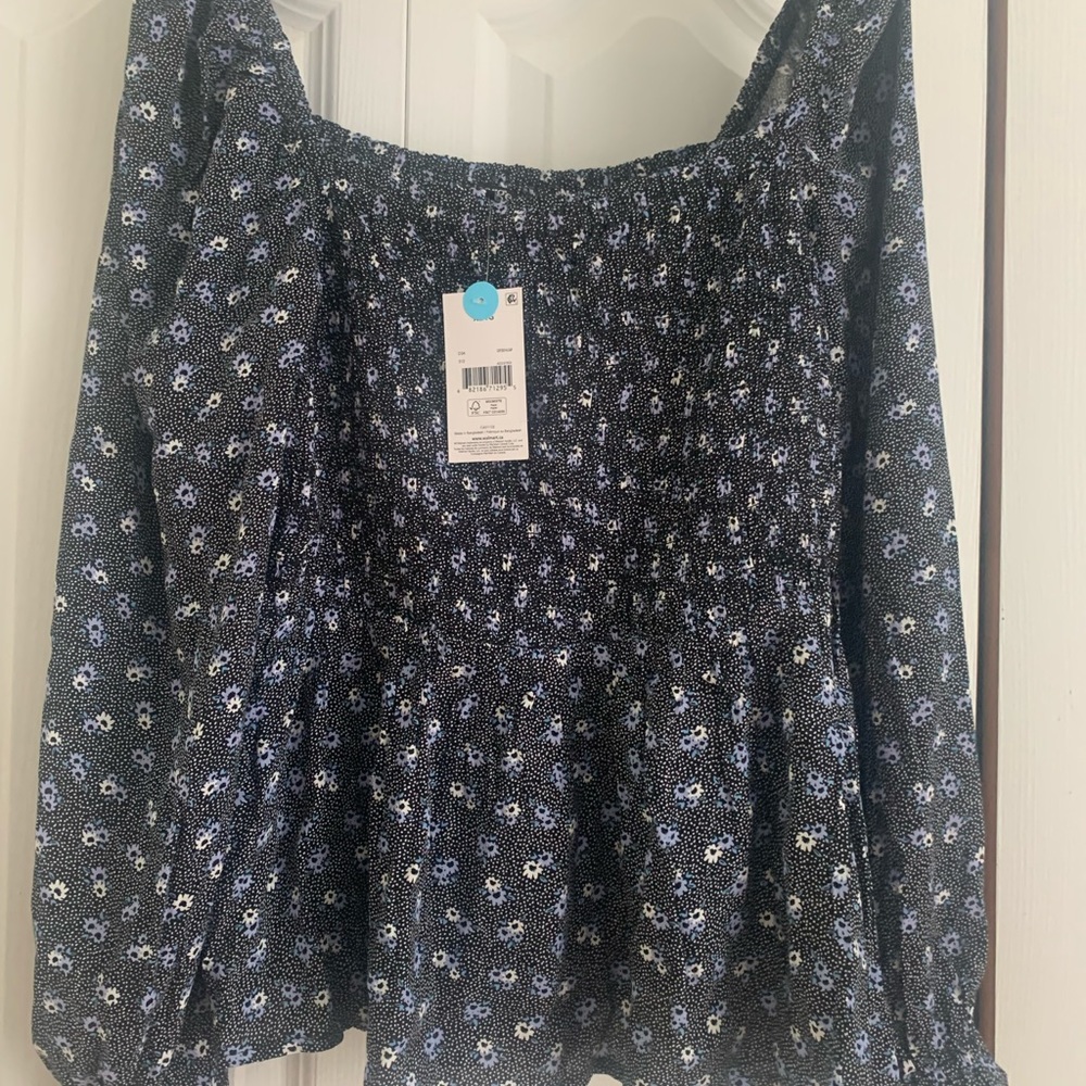 New Flowered top with sleeve detail and stretch front